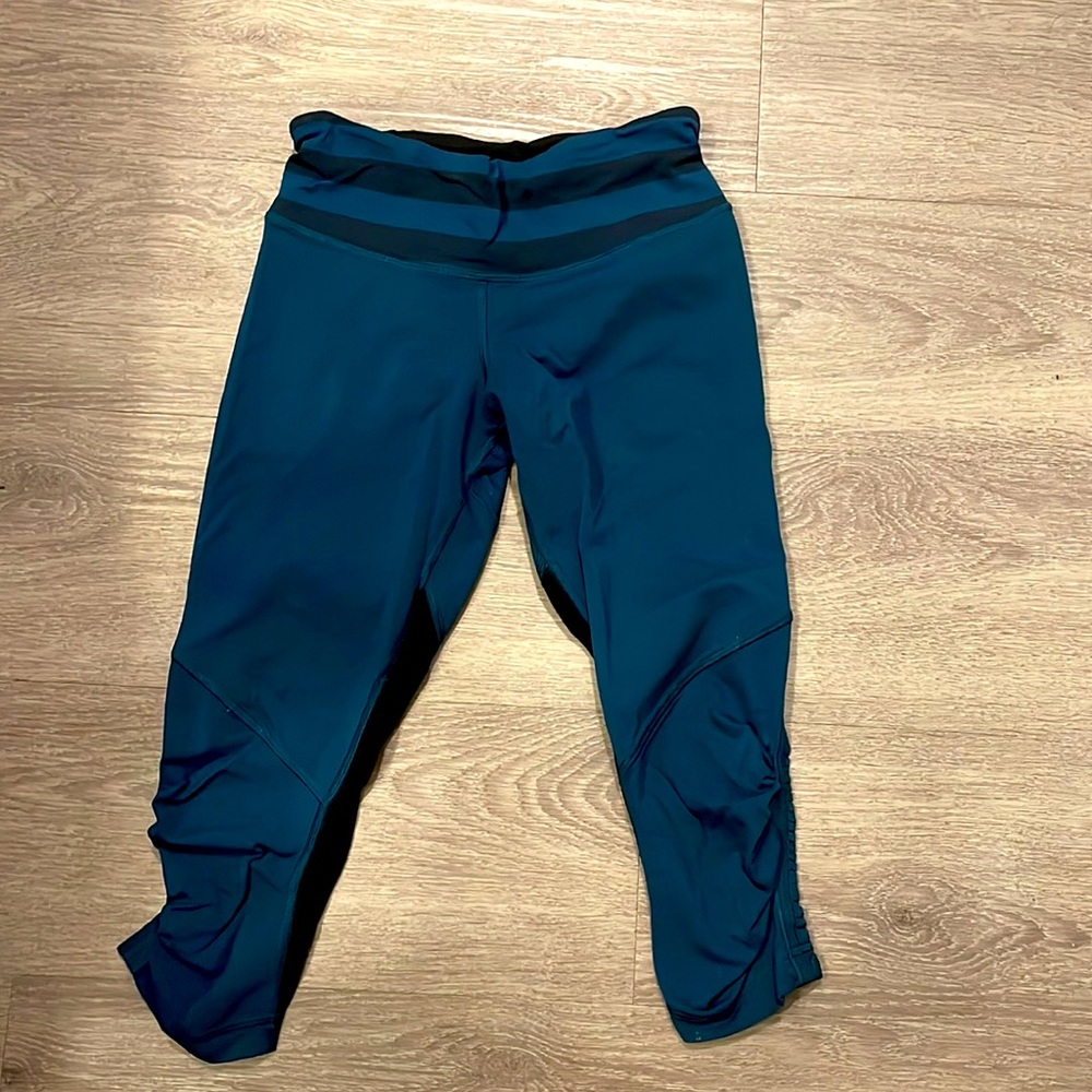 Lululemon running cropped leggings.